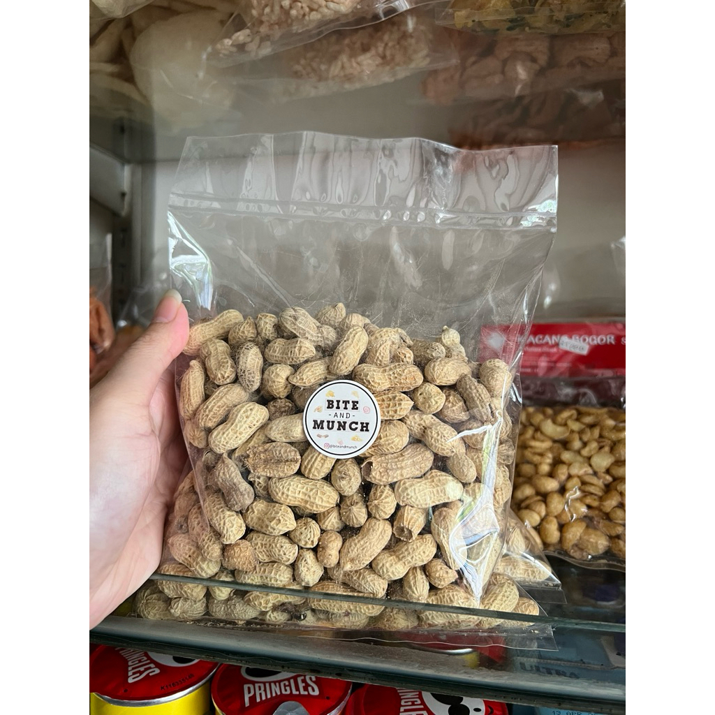 

Kacang kulit asin gurih snack cemilan oleh oleh
