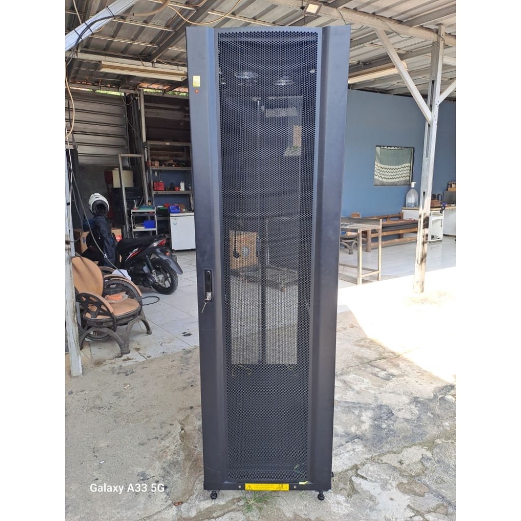 Rak Server second 42u APC