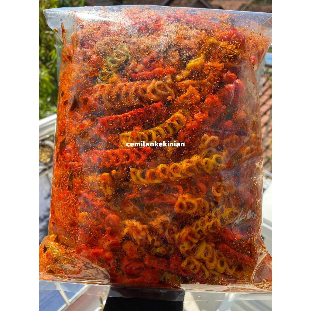 

SEBLAK KERUPUK KEPANG/KERUPUK TANGGA/KERUPUK RANTAI PEDAS DAUN JERUK 1KG 250GR 500GR