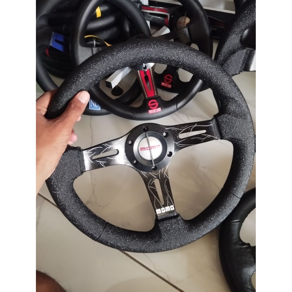STIR MOMO ABSTRAK setir racing universal mobil dan truk interior