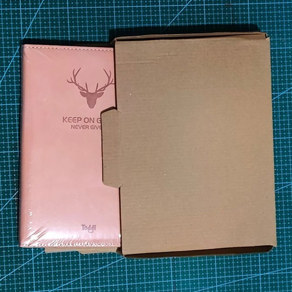 

Box Kardus Buat Buku Buat Hampers sudah termasuk Buble agar tidak rusak di jalan