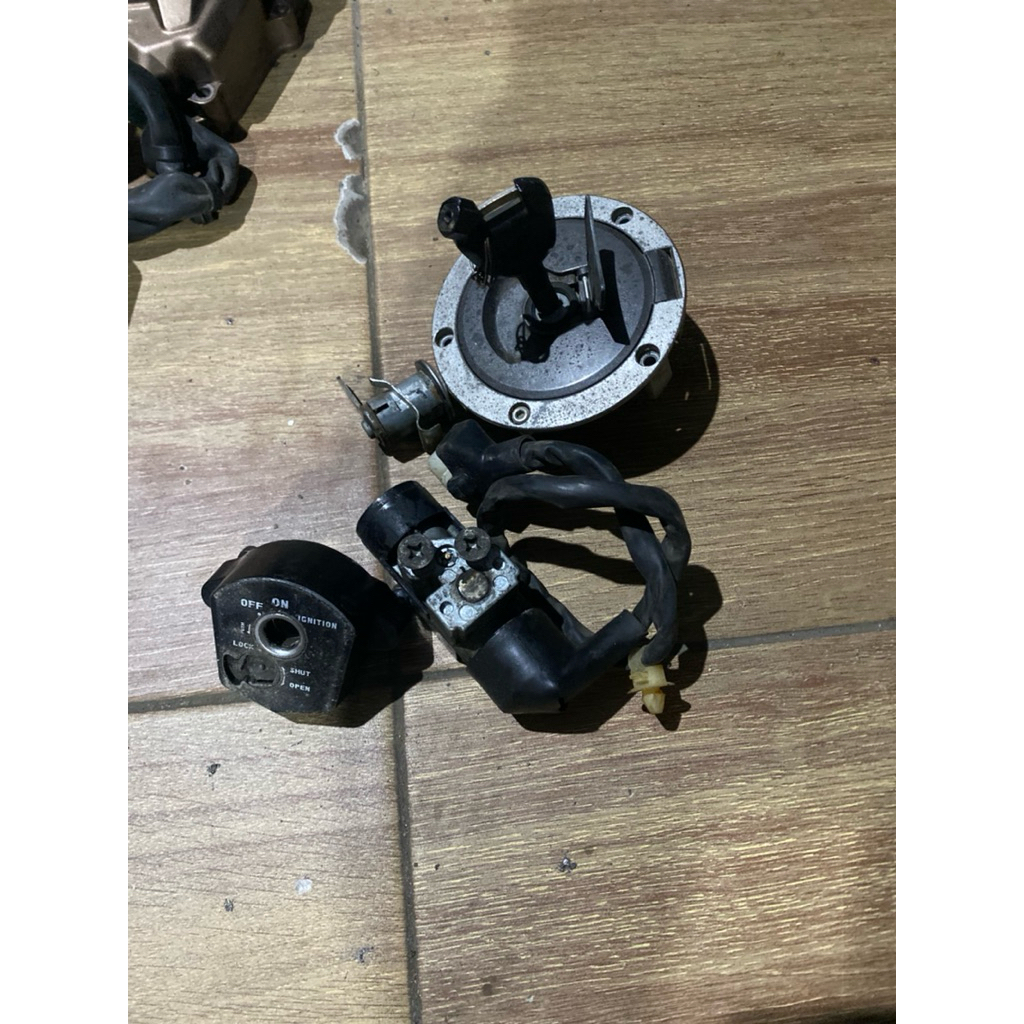 KUNCI KONTAK CBR FACELIFT 150 SET  ORIGINAL LEPASAN MOTOR