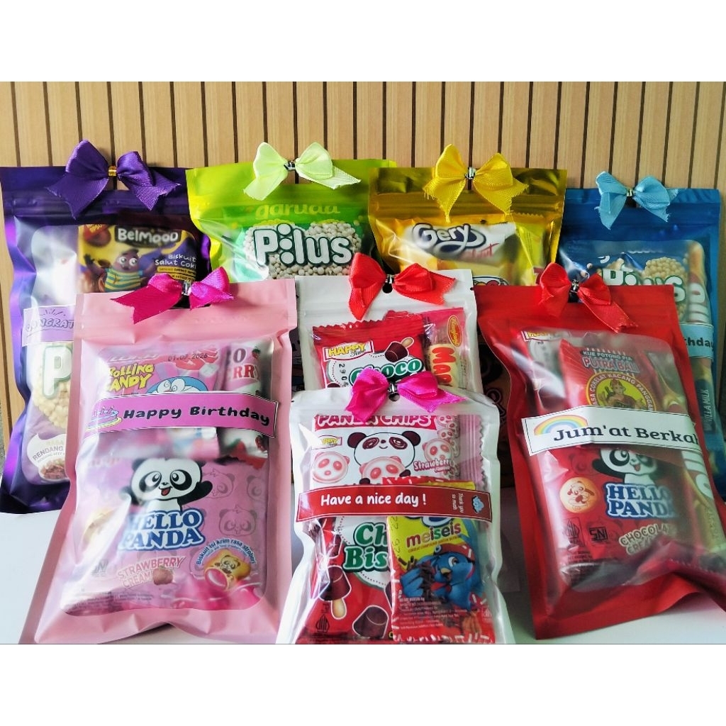 

Bingkisan Snack murah, hampers minimalis, jajanan Jumat berkah,bingkisan ulang tahun