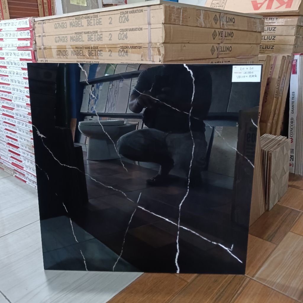Granit Lantai 60x60 hitam motip