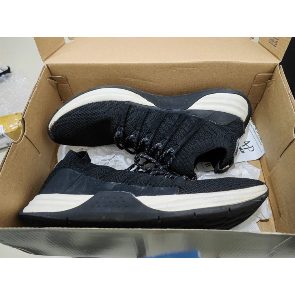 SKECHERS STREET WEAR  AIR Cooled (second/preloved)