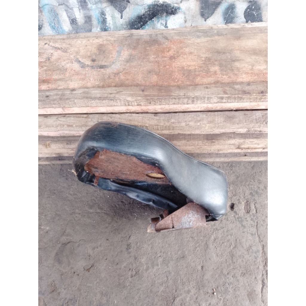 sedel / jok depan motor vespa sprint original bekas copotan second