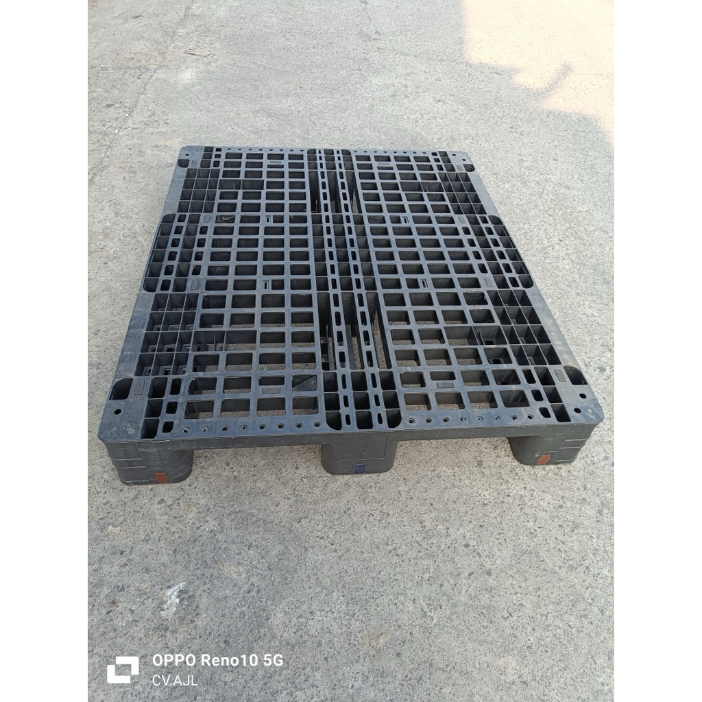 

palet plastik ukuran 100x120x16cm bekas berkualitas