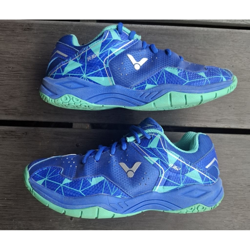 sepatu badminton (victor A362)