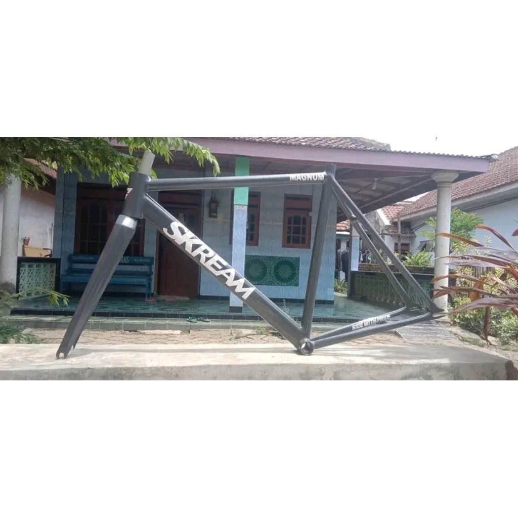 frameset skream hitam