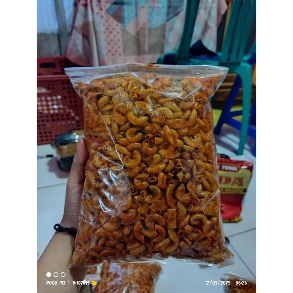 

MAKARONI CIKRUH Dengan AROMA DAUN JERUK