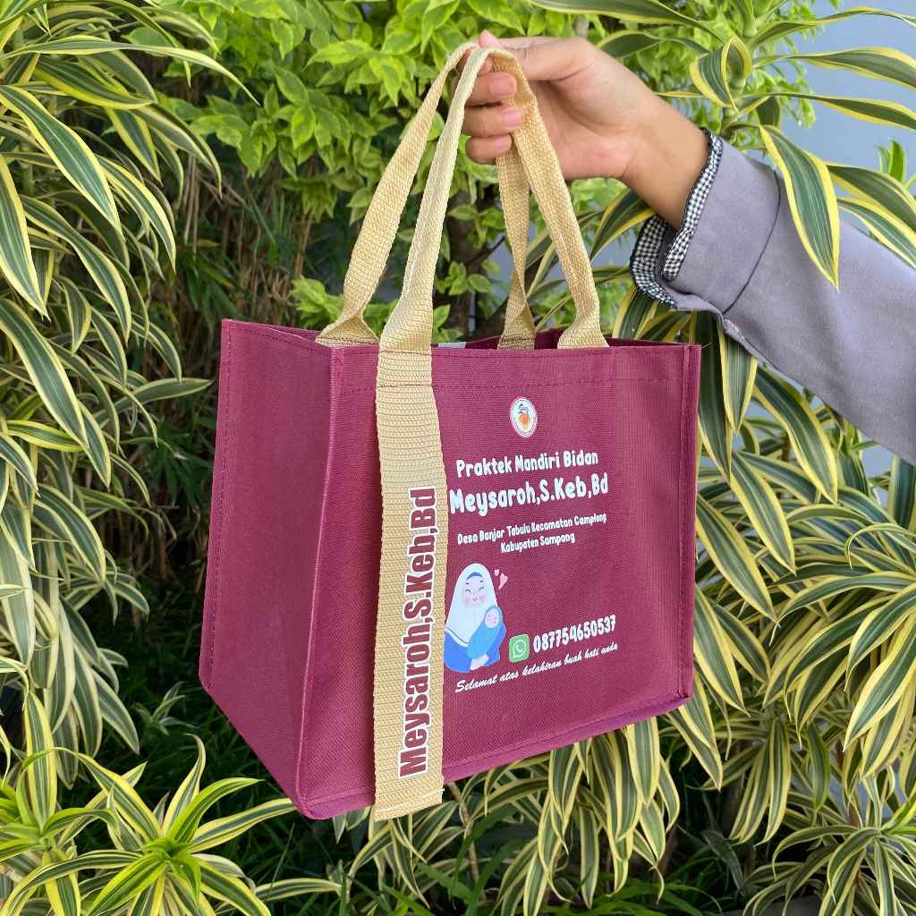 

Saila Bag Polyaster Dengan Cetak Free Custom - Souvenir Ultah, Bidan, Aqiqah Premium