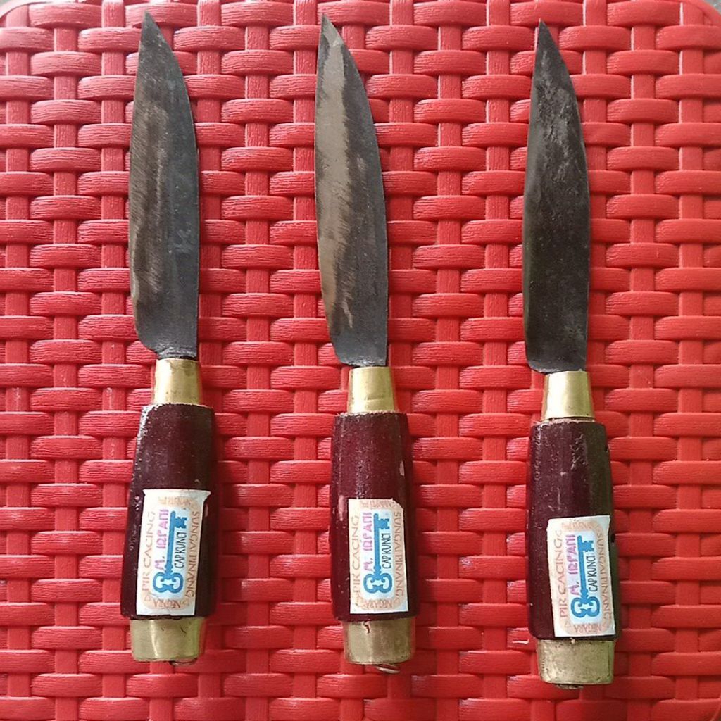 Pisau Belati / Herder besi pircacing