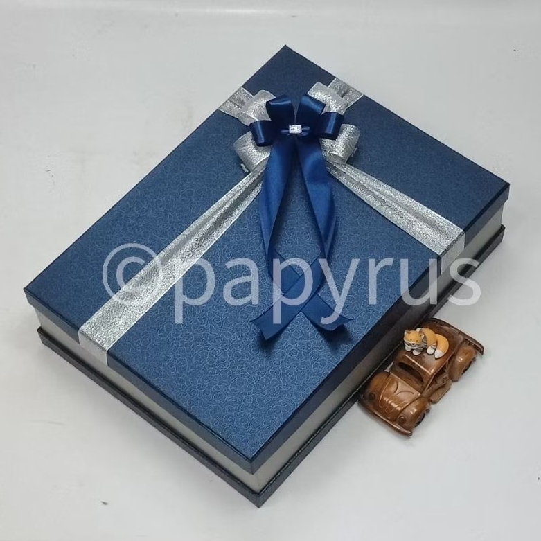 

PAPYRUS Sandwich 30x40 Tinggi 10cm Kotak Kado Gift Box Hardbox Hampers Hadiah V2