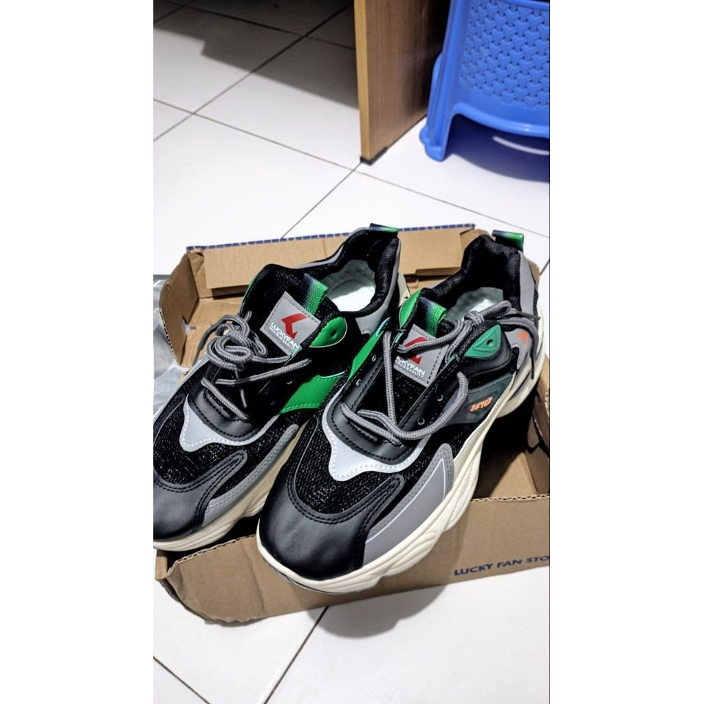 Sepatu Lucky Fans - Sepatu SFYCX Snekers Hitam Pria Casual Running Sport