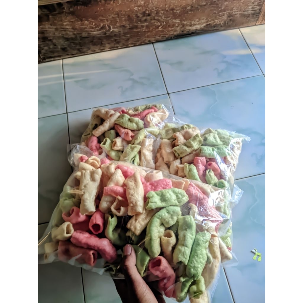 

Krupuk Impala /krupuk plompong panjang matang siap makan 250gram