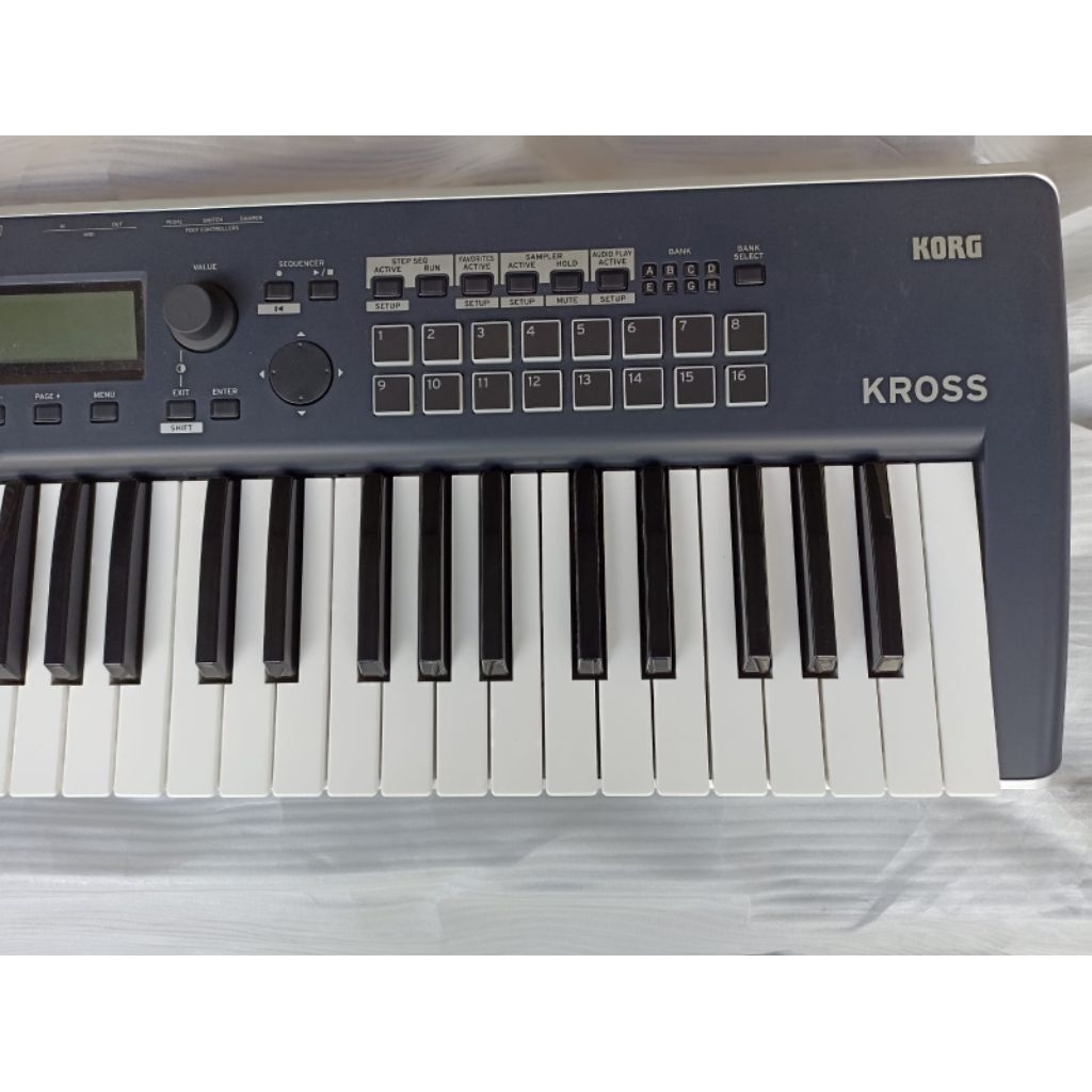 Keyboard Synthesizer KORG KROSS 2