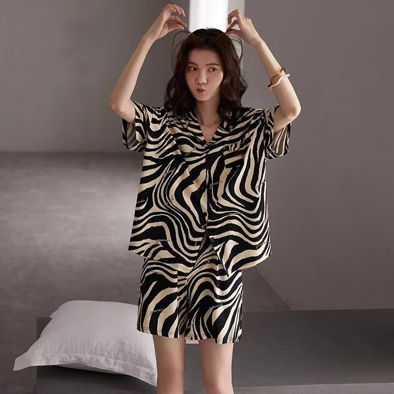 Set Piyama Wanita Nyaman, Motif Zebra dengan Sentuhan Elegan Piyama Wanita Nyaman, Set Piyama Nyaman