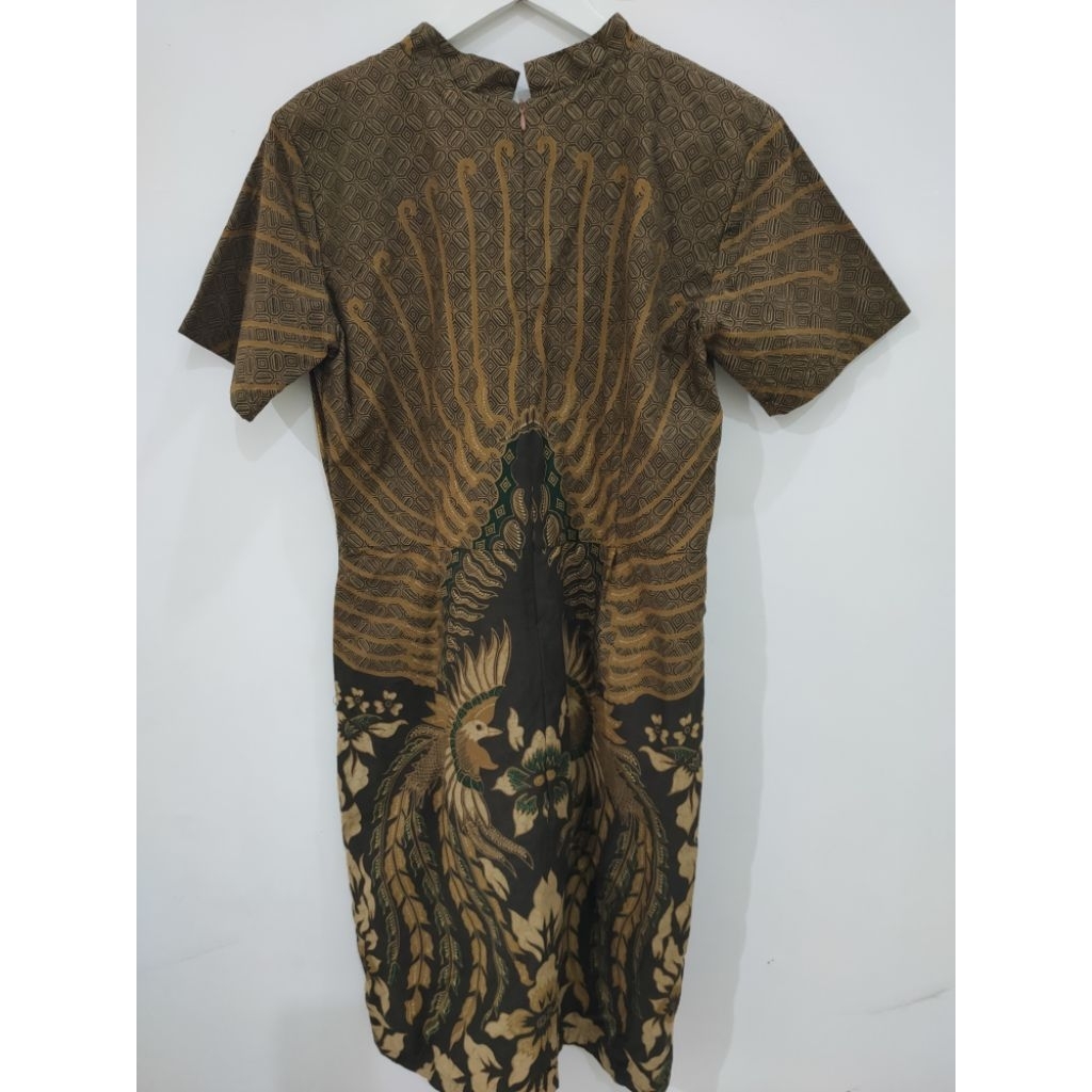 Batik dress wanita dari Batik Putra Bengawan ukuran M warna coklat. Preloved dengan kondisi sangat b
