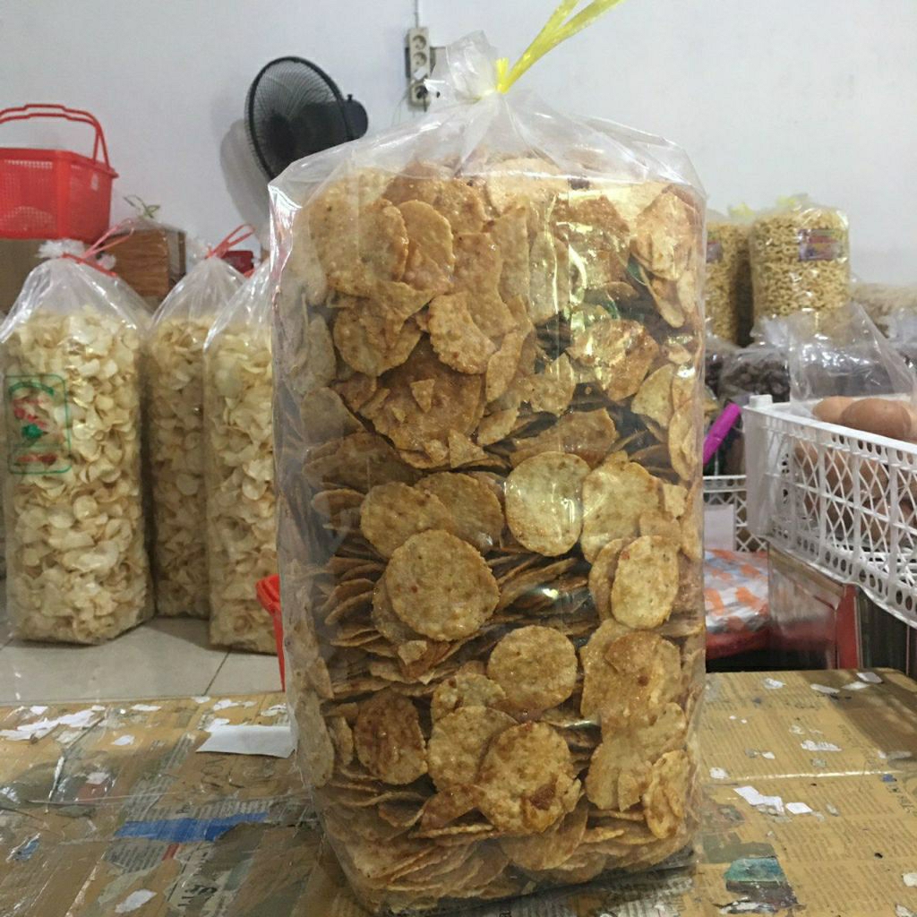 

[500gr] keripik apollo pedas manis