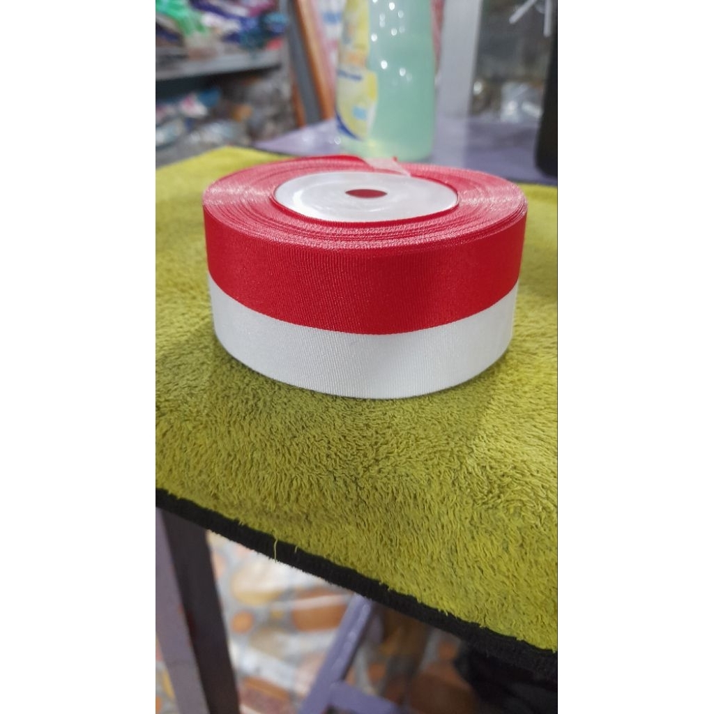 1 roll pita merah putih 1-1/2" 4 cm 1 roll pita merah-putih 1-1/2" 4 cm