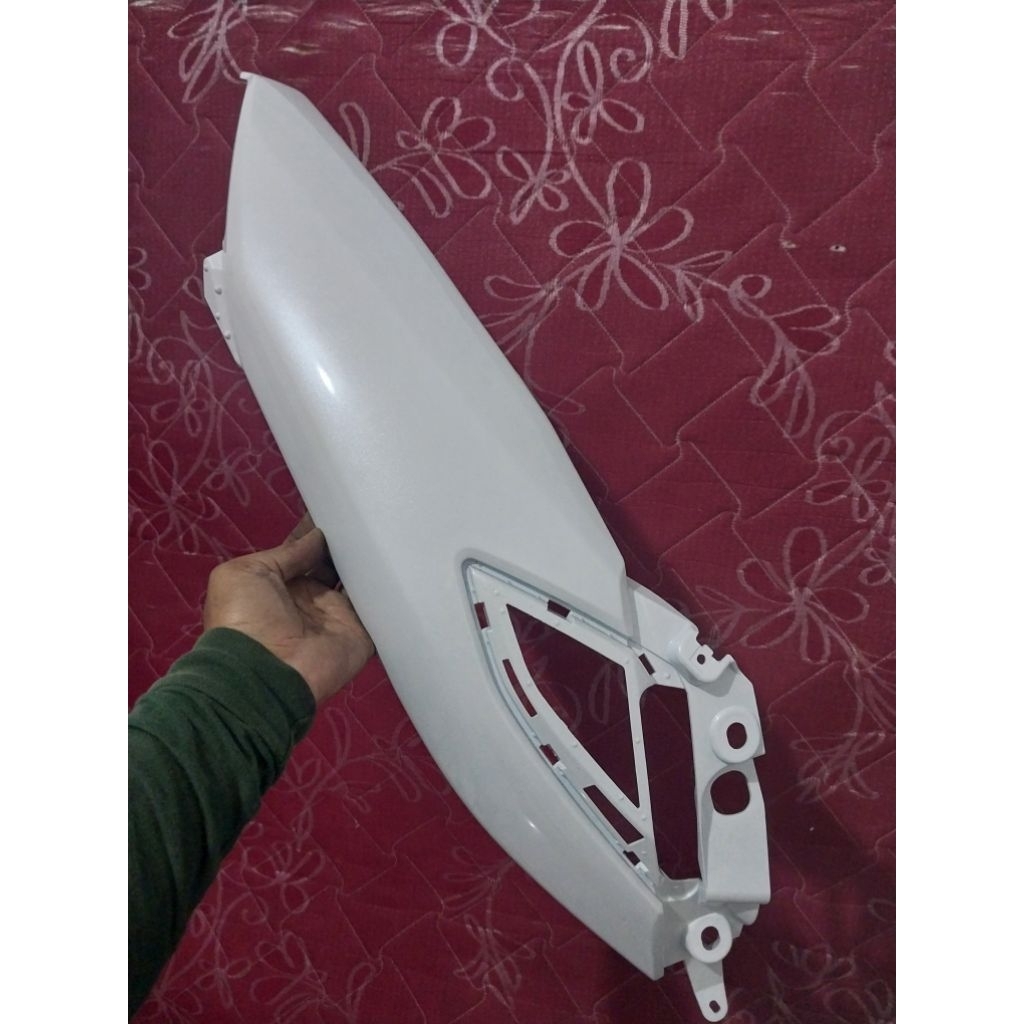 Cover body belakang kanan Yamaha New Nmax