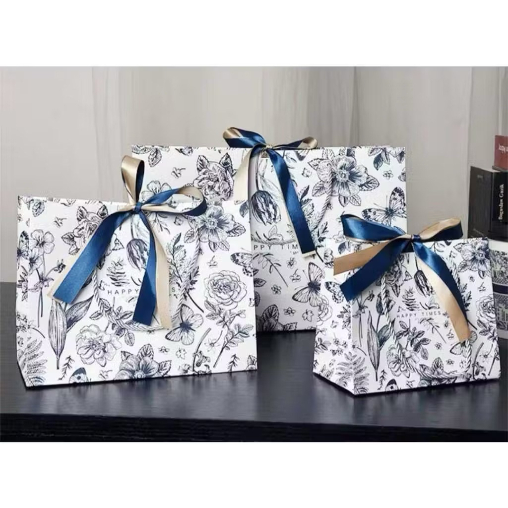 

Paperbag motif happy times bunga putih/tas kado murah/paperbag murah/Paper Bag Wedding / Bridesmaid Premium / paperbag tebal/ happytimesbungaputih