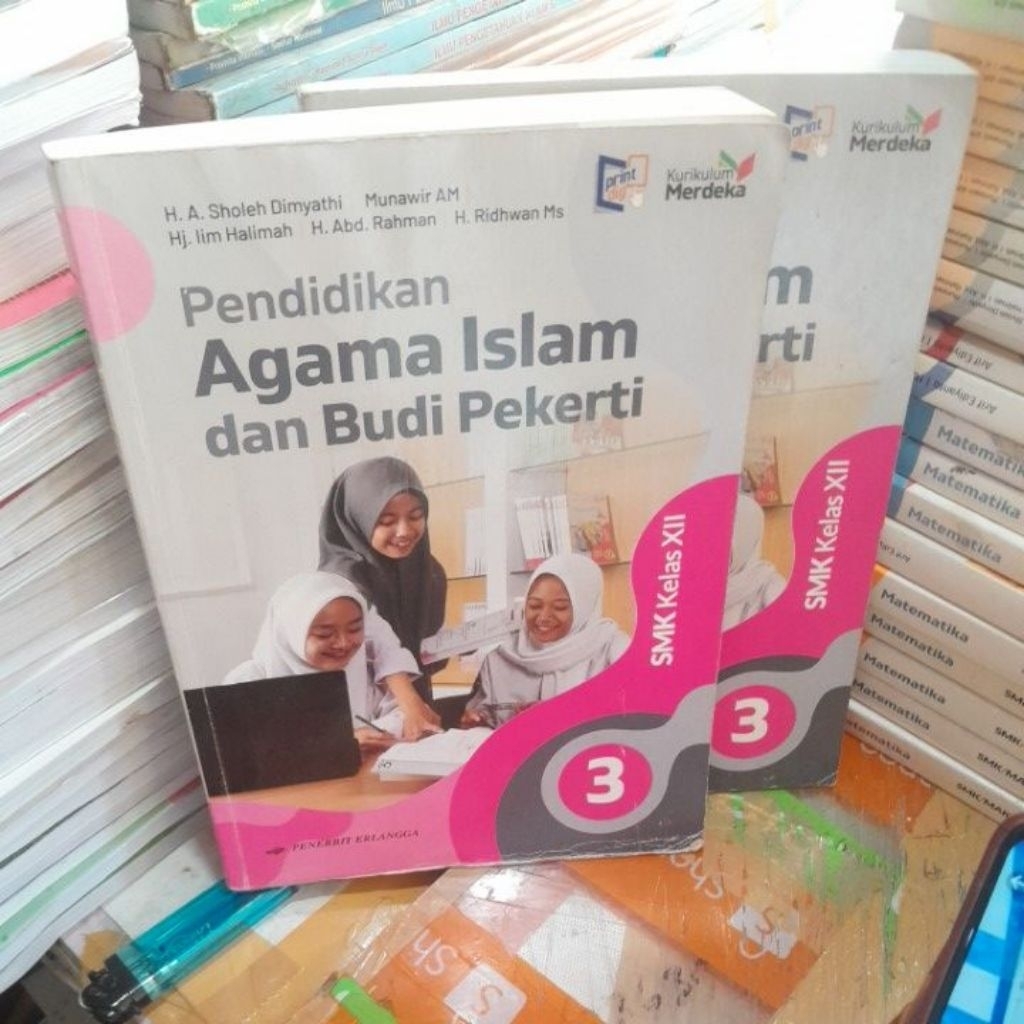 BUKU AGAMA ISLAM UNTUK SMK/MAK KELAS XII/12/3 KURIKULUM MERDEKA PENERBIT ERLANGGA BEKAS ASLI