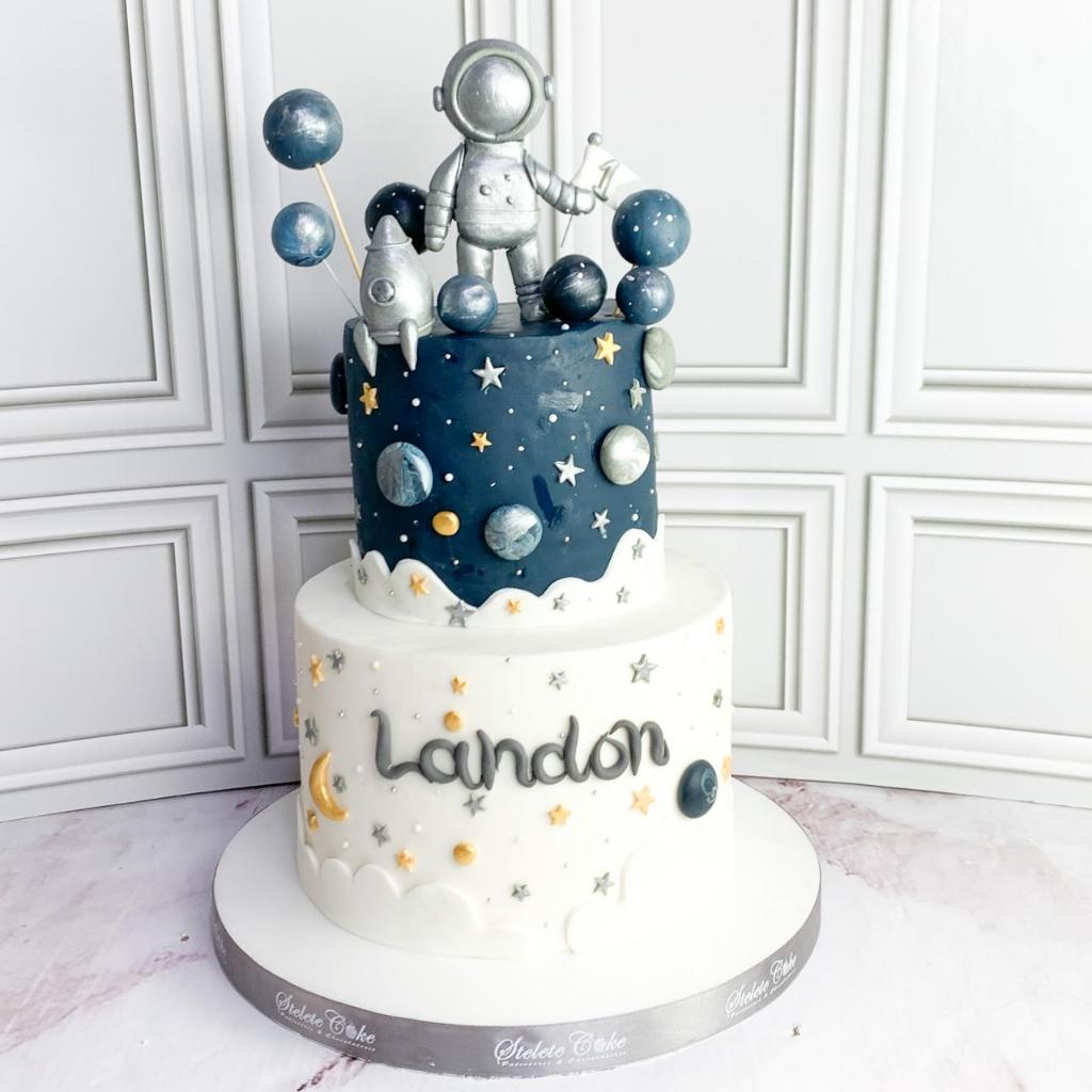 

Kue Ulang Tahun/Birthday Cake/Kue Ultah Tema Astronot/Kue Birthday Astronot/Kue Birthday 2 Tingkat/Kue Birthday Jakarta