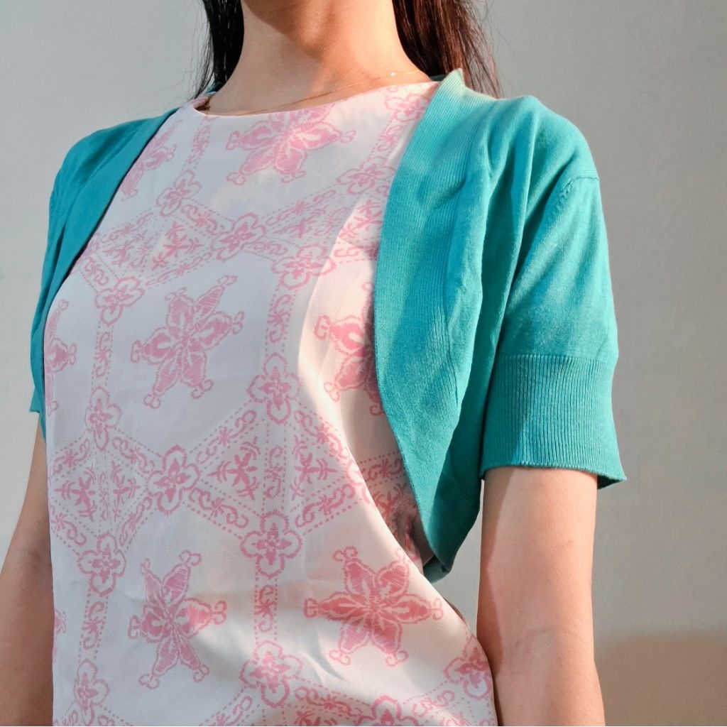 Mini Knit & Crop Cardigan wanita [Preloved]