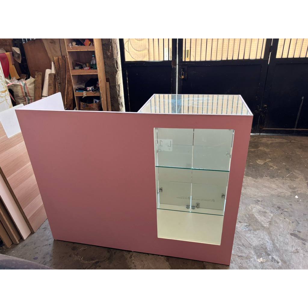 MEJA KASIR ETALASE KACA TOKO PINK CUSTOM