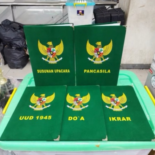 

Map bludru Map upacara Map sekolah Map kantor 1 set isi 5 map ukuran F4