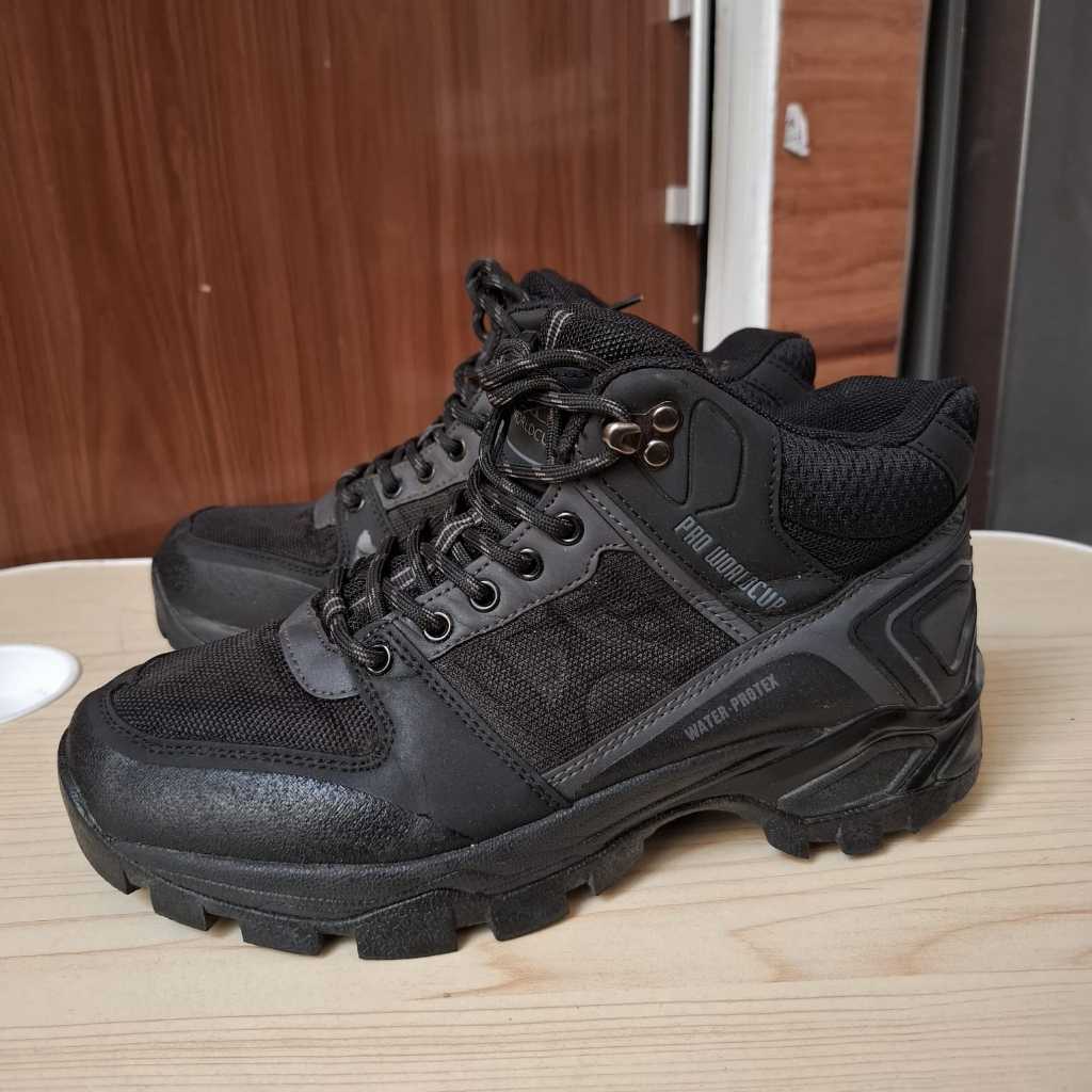 Sepatu Hiking Pro World Cup 40