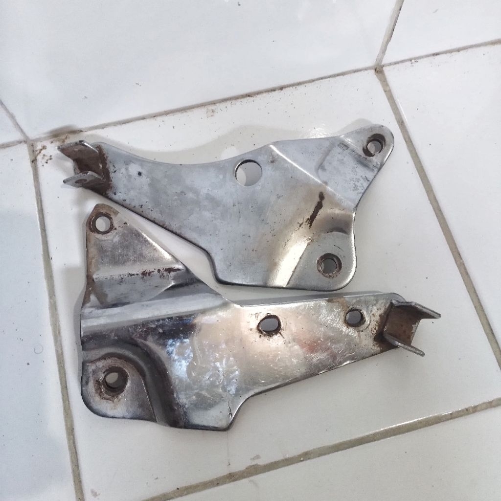 Footstep Belakang Suzuki CRYSTAL Bekas ORI Copotan