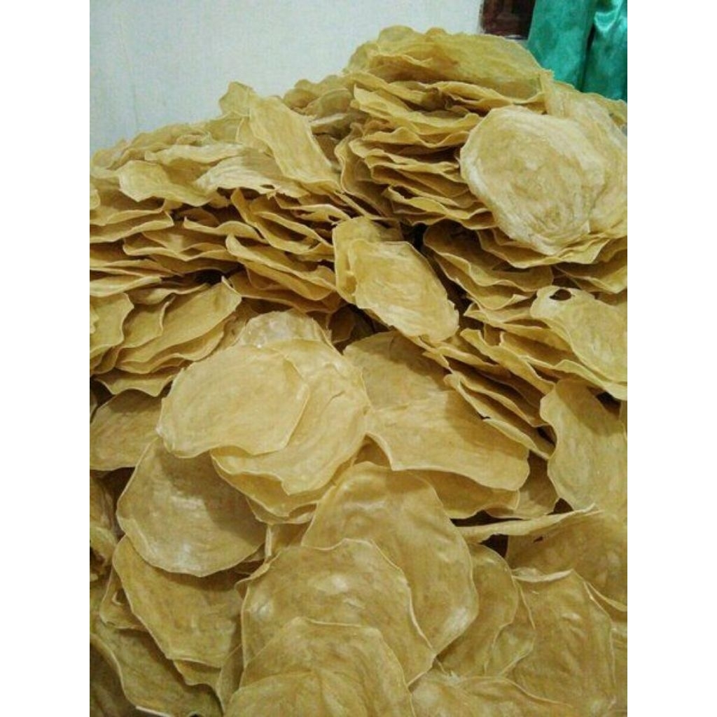 

KERUPUK ASOY MENTAH KHAS BOGOR 6 keping +- 240 -250gram (perbungkus)