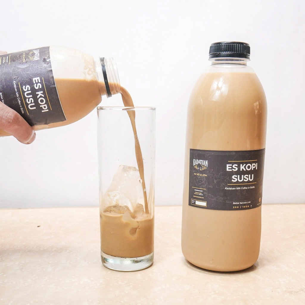 

Kopi Susu Gula Aren 1 Liter Kadatuan Koffie