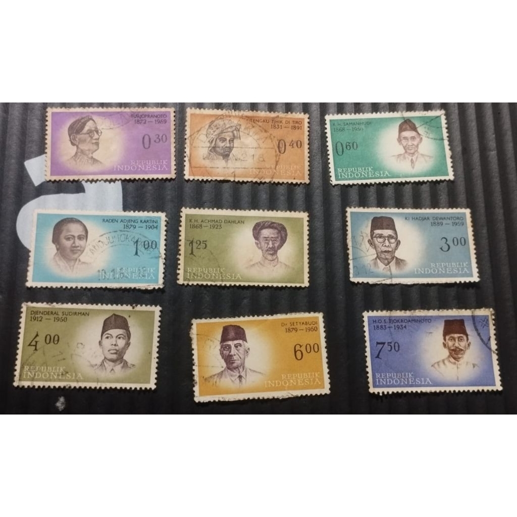 

Prangko Seri Pahlawan Tahun 1961-1962 Used 9 Pcs