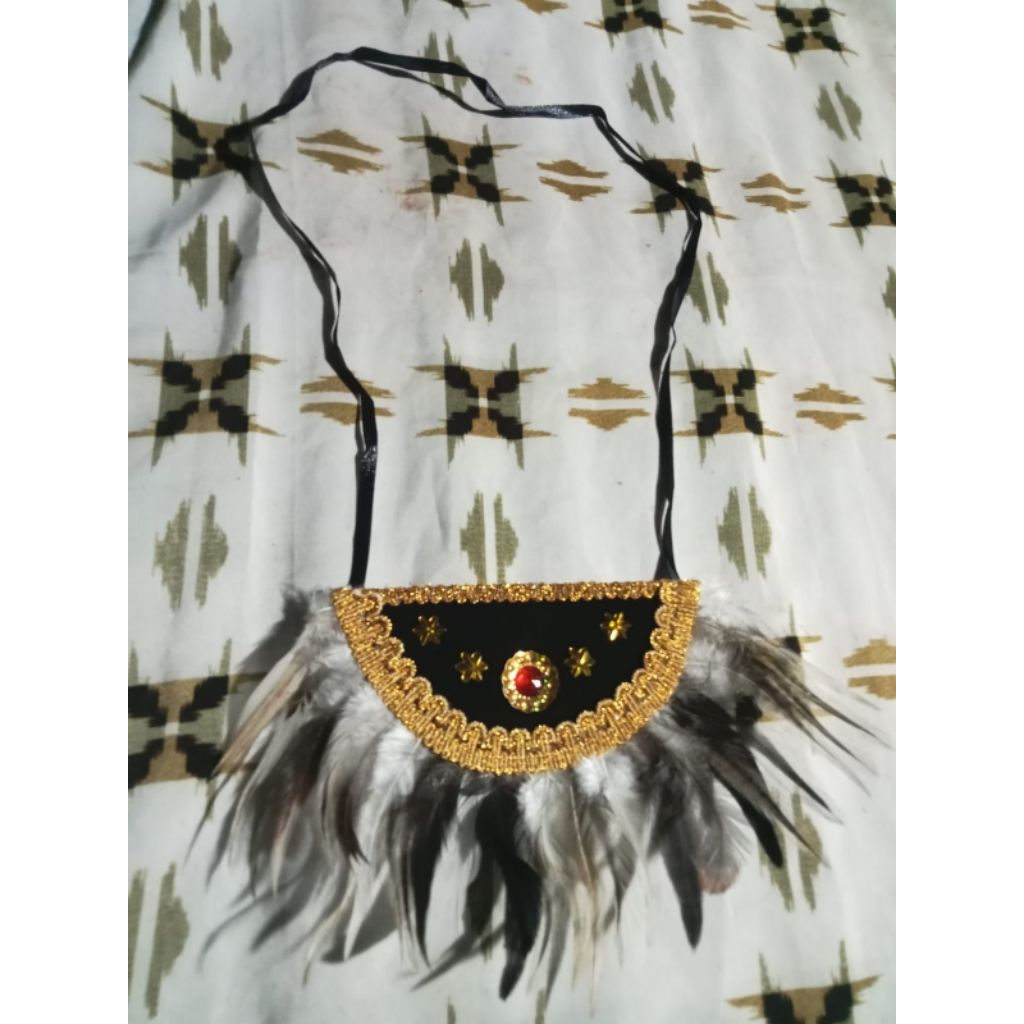 Kalung Bulu Adat Dayak - Aksesoris Tari Adat Dayak