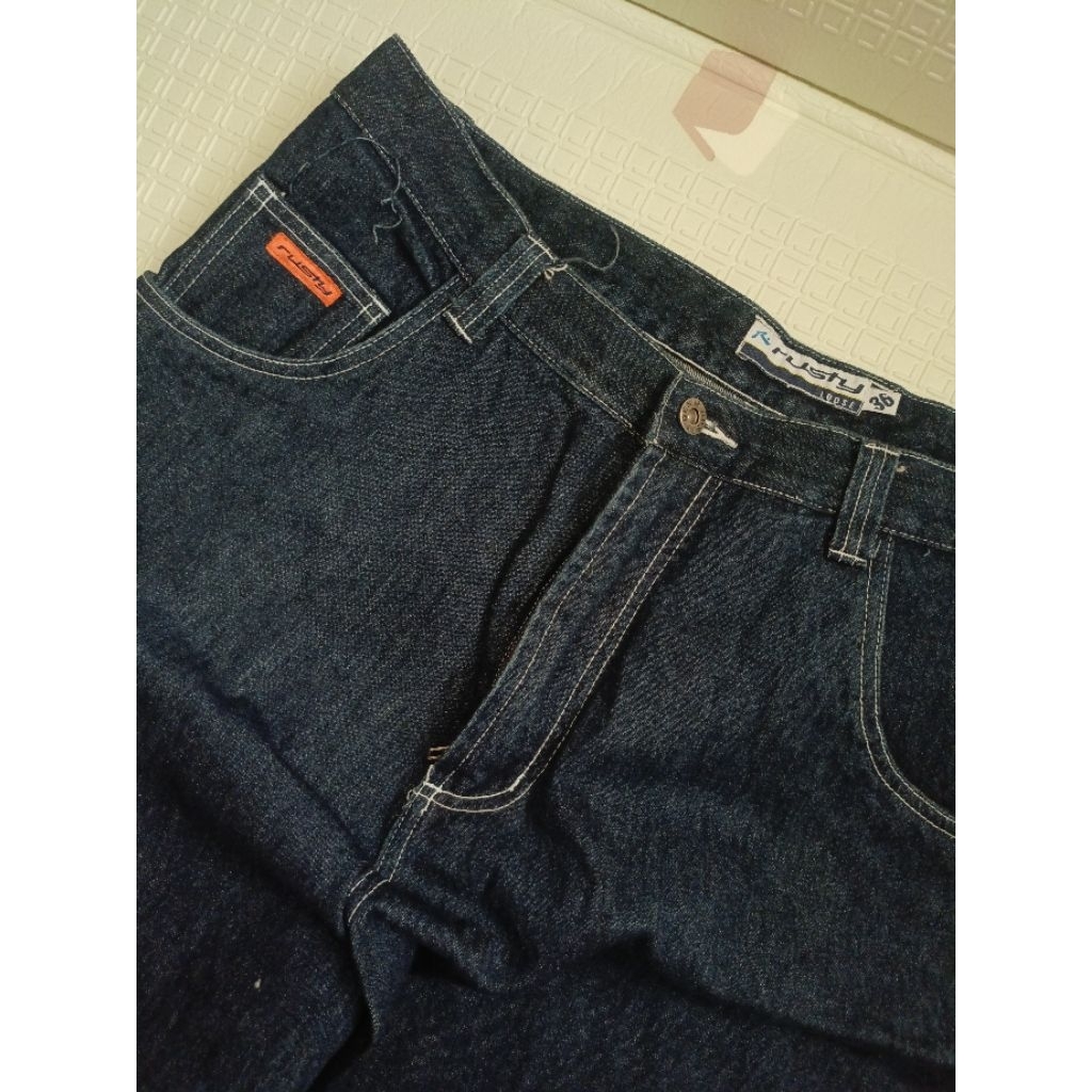 celana jeans rusty dan kemeja billabong