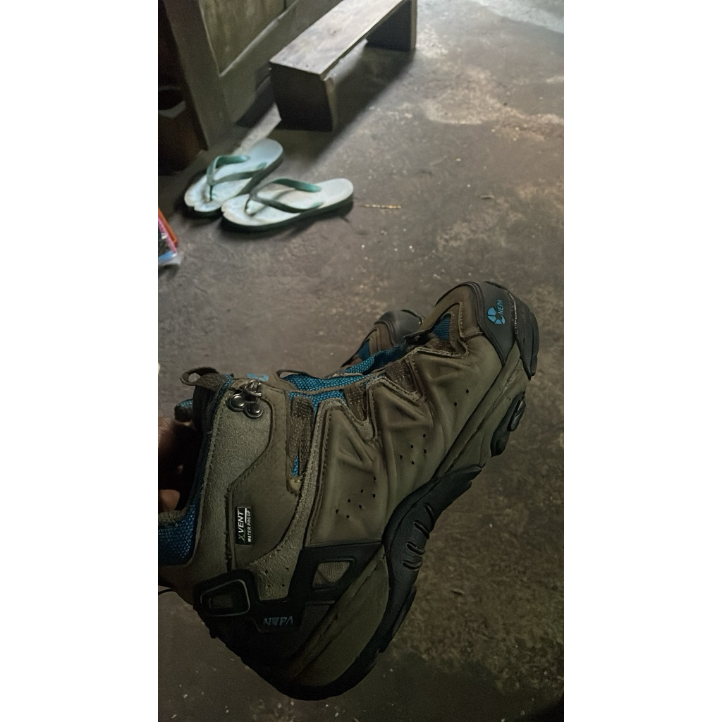 SEPATU GUNUNG NEPA WATERPROF