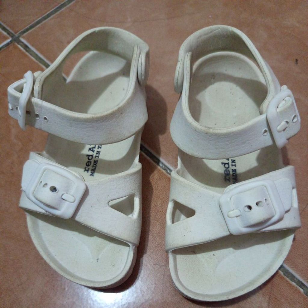 preloved sandal red apple anak