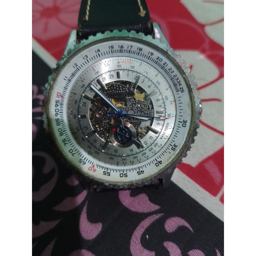 jam tangan Brietling jadul.