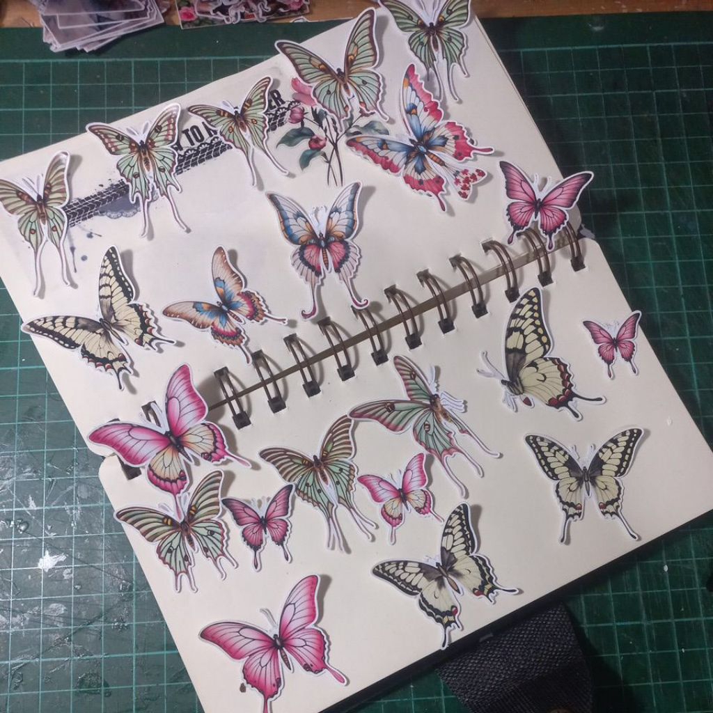 

ARTDOESWORK Newest butterflies 1 stiker matte