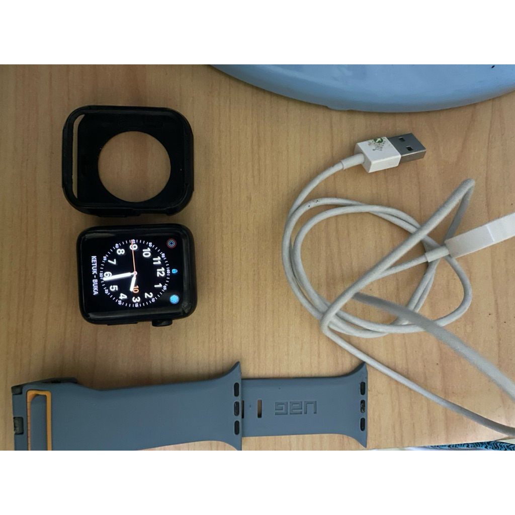 Apple watch series 2 42mm likenew