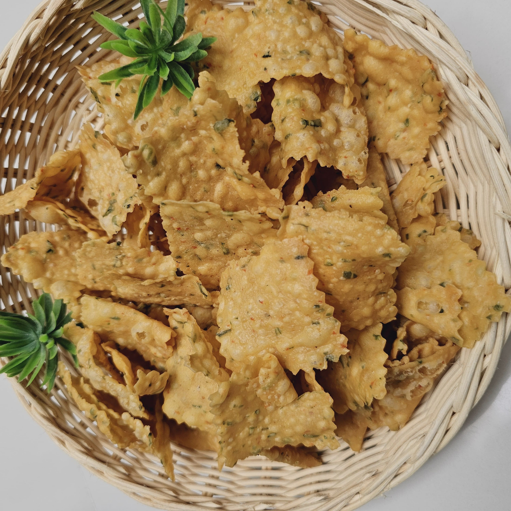 

Pangsit Seledri Original 250 gr/ Snack Keripik Pangsit Enak/ Pangsit Renyah