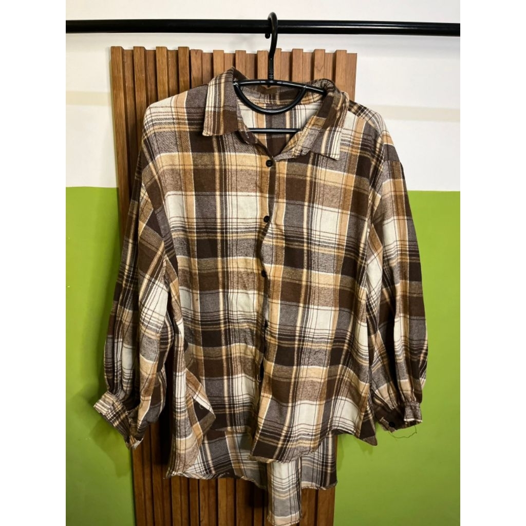 preloved tas wanita warna hitam dan celana jeans