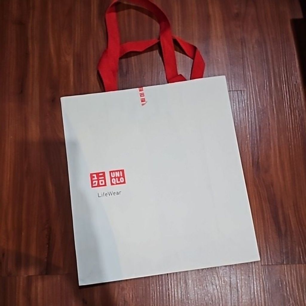 

paperbag uniqlo