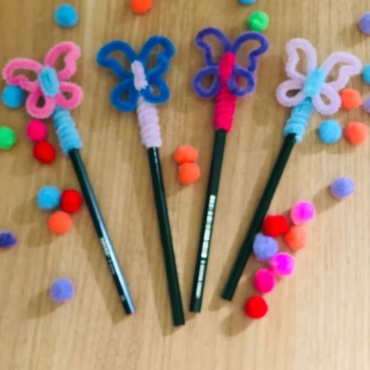 

Pensil custom model kupu-kupu