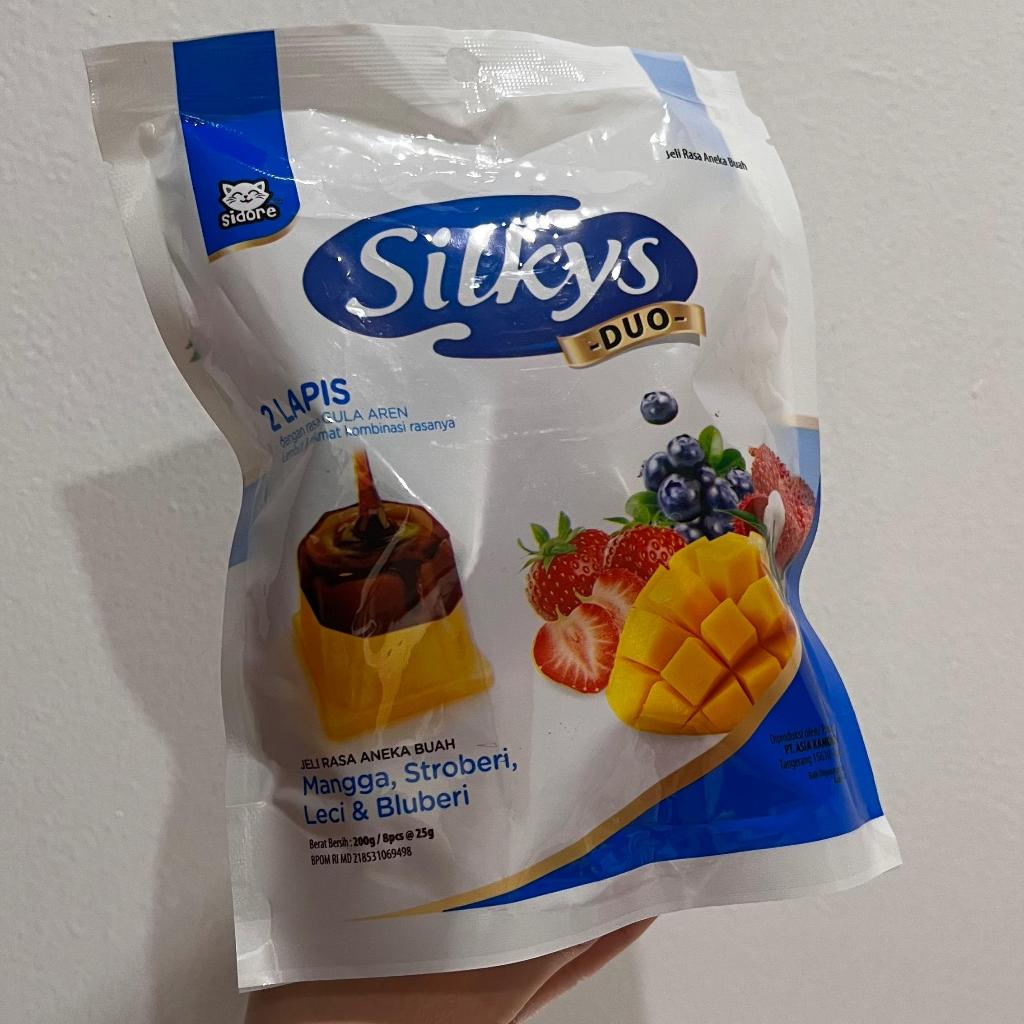 

SILKYS DUO (MIX) JELI Puding 2 lapis 1 pouch isi 8 pcs dapet 4 rasa Jelly (BLUBERI,STORBERI,LECI,MANGGA)