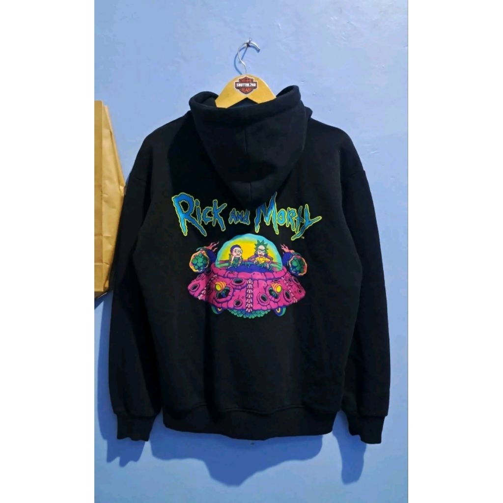 pull&bear rick N morty