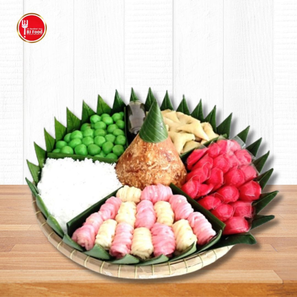 

Kue tampah / Tumpeng kue tampah/ Tumpeng kue kukusan/ Kue tampah kerucut/ Kue kukusan/Jajanan pasar